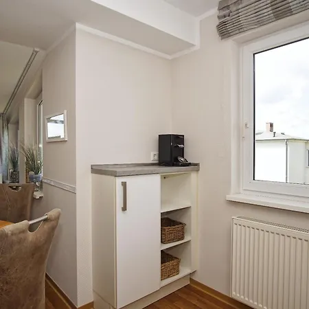 Mit Meerblick Und Balkon, Gratis Nutzung Vom Ahoi Erlebnisbad Und Sauna In Sellin - Meeresblick 29 * Goehren (Ruegen)
