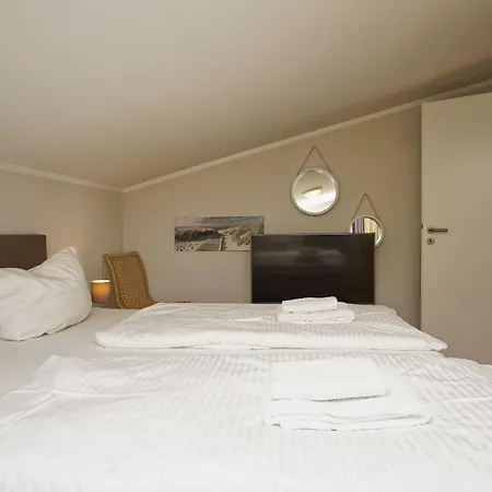 Mit Meerblick Und Balkon, Gratis Nutzung Vom Ahoi Erlebnisbad Und Sauna In Sellin - Meeresblick 29 * Goehren (Ruegen)